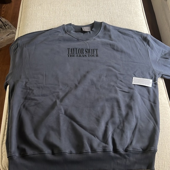 Taylor Swift Eras Tour Blue Crewneck Sweatshirt Large NWT - Picture 5 of 8